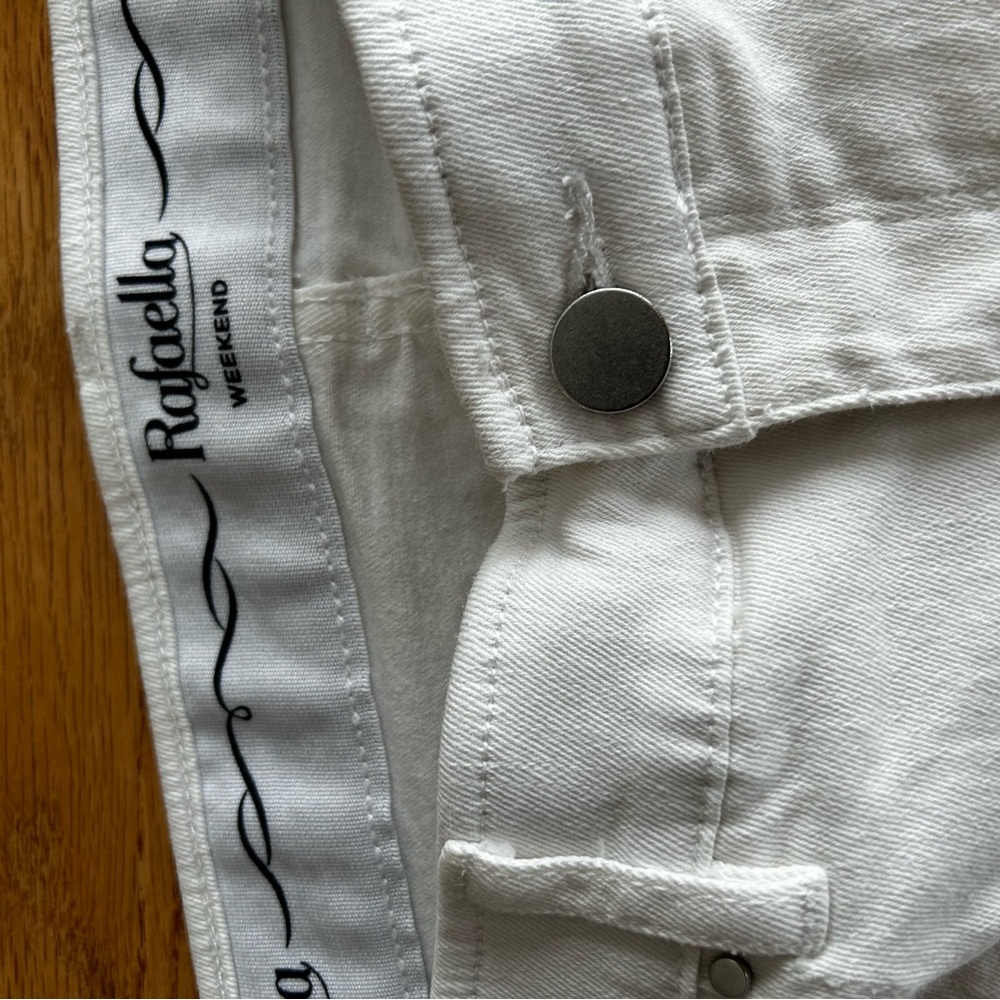 White ankle jeans. New never worn. Size 12p.